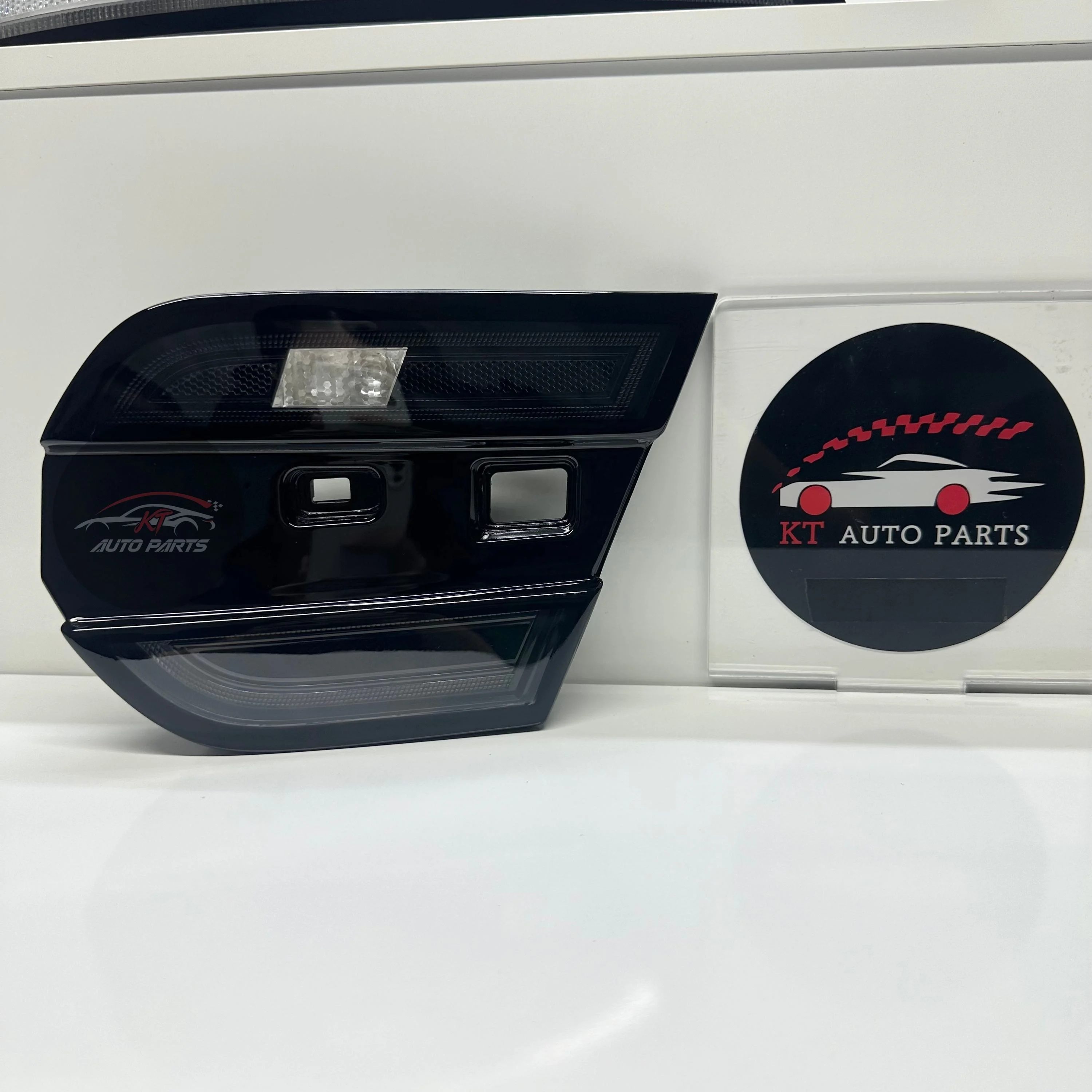 Inner trunk lid housing